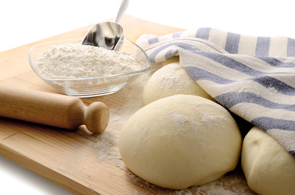 Pâte Ronde à Base De Levure De Farine Et D'eau Dans Le Bol. Pâte Cuite Pour  La Cuisson Du Pain Ou De La Pizza Photo stock - Image du boulanger, fermer:  271907292