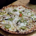 Pizza aux olives vertes
